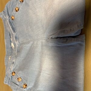 Chic Light Blue Ankle Jeans with Button Detail